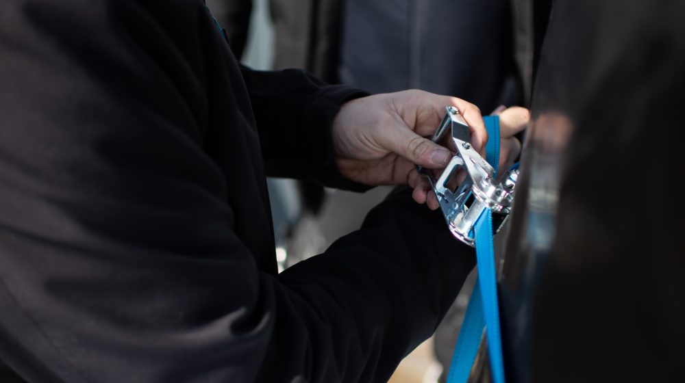 Install+ tank liner fixing system